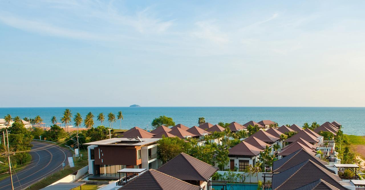 The Oriental Beach Resort Rayong Bagian luar foto